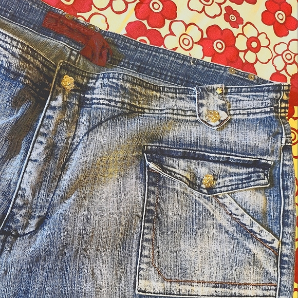 {Crest} Capri Jeans Stretch Distressed, Size 23/24 - Picture 6 of 14